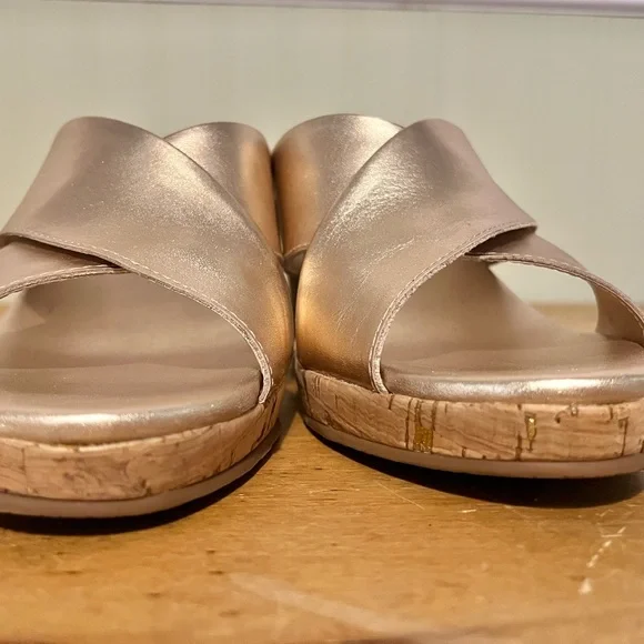 Lilly Pulitzer Metallic Gold Mules - Picture 3 of 7